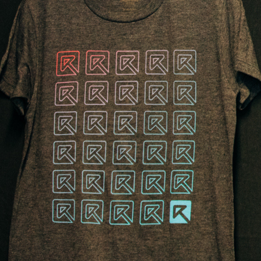 RISE gradient R logo t-shirt